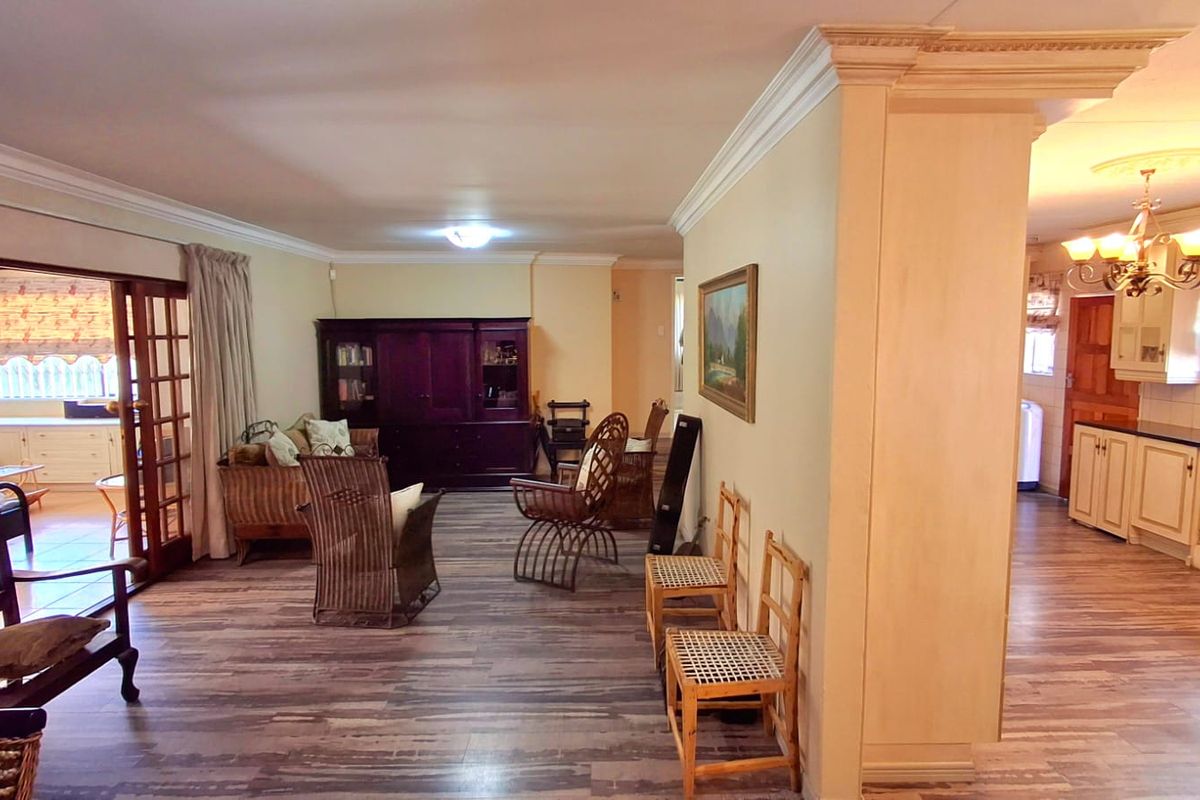 Beautiful Modern Family Home at an Excellent Price  - Photo 4