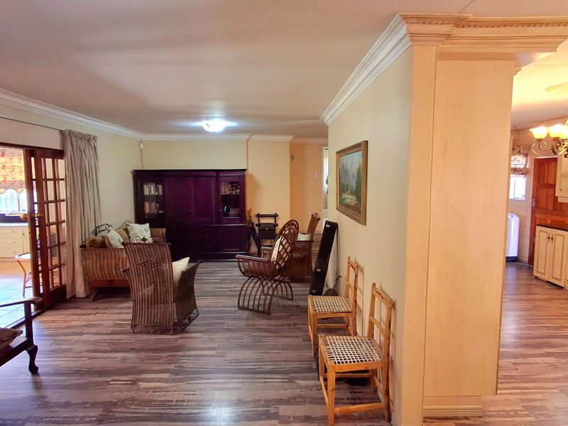 Beautiful Modern Family Home at an Excellent Price  - Photo 4