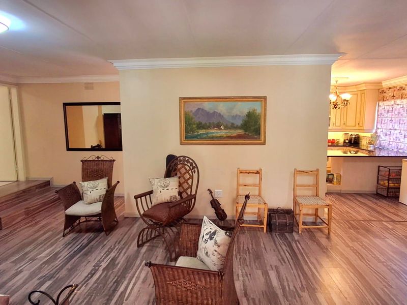 Beautiful Modern Family Home at an Excellent Price  - Photo 9