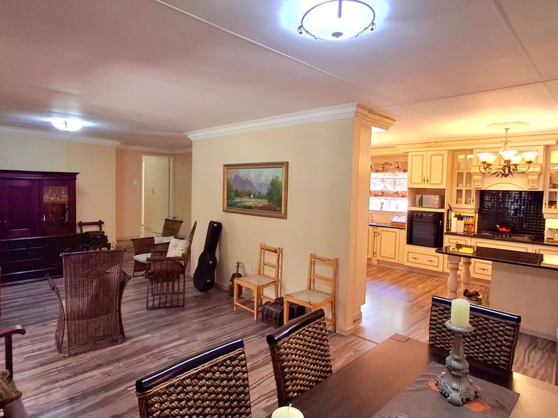 Beautiful Modern Family Home at an Excellent Price  - Photo 6