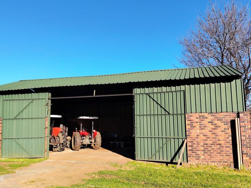 Established Riverfront Farm with Lawn Business, Flatlets & Water Rights - Photo 4