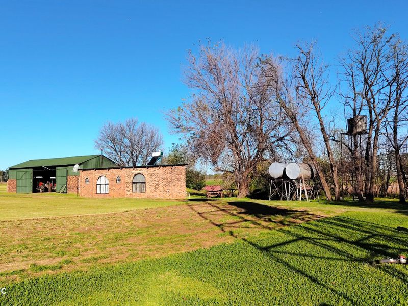 Established Riverfront Farm with Lawn Business, Flatlets & Water Rights - Photo 7