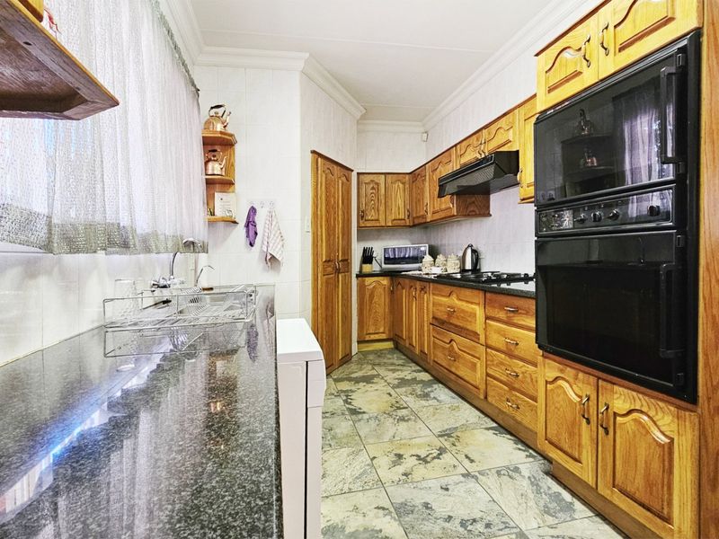 Impeccable simplex in Three Rivers East. - Photo 3