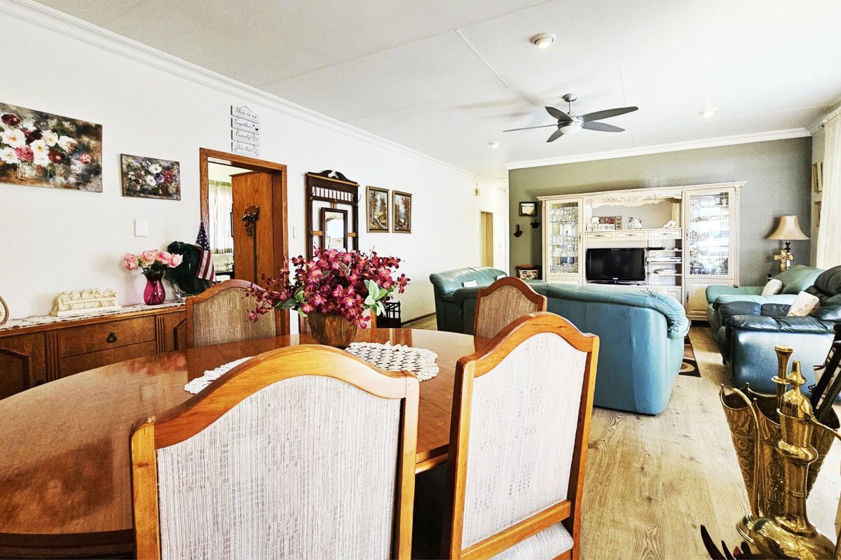 Impeccable simplex in Three Rivers East. - Photo 2