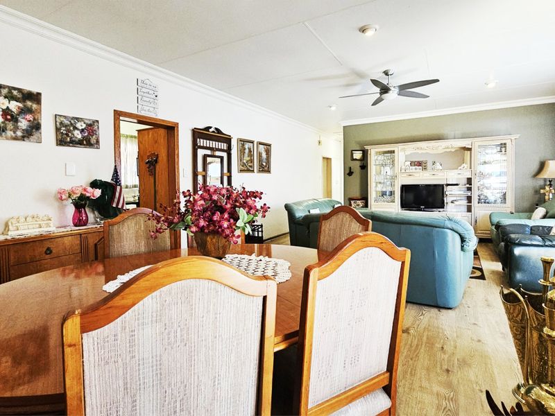 Impeccable simplex in Three Rivers East. - Photo 2
