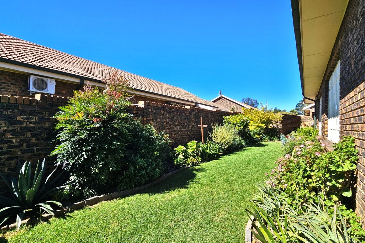 Impeccable simplex in Three Rivers East. - Photo 5