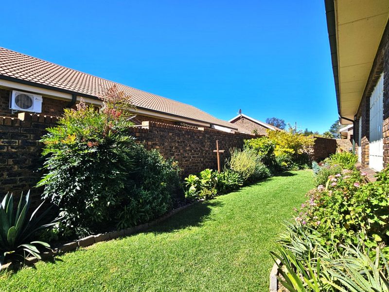 Impeccable simplex in Three Rivers East. - Photo 5
