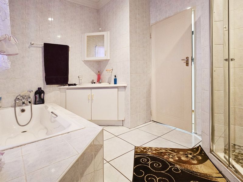 Impeccable simplex in Three Rivers East. - Photo 10