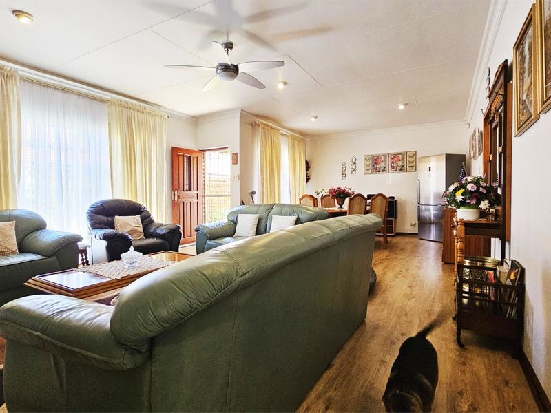 Impeccable simplex in Three Rivers East. - Photo 9