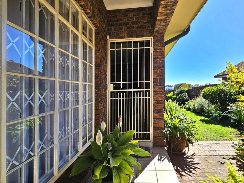 Impeccable simplex in Three Rivers East. - Photo 6