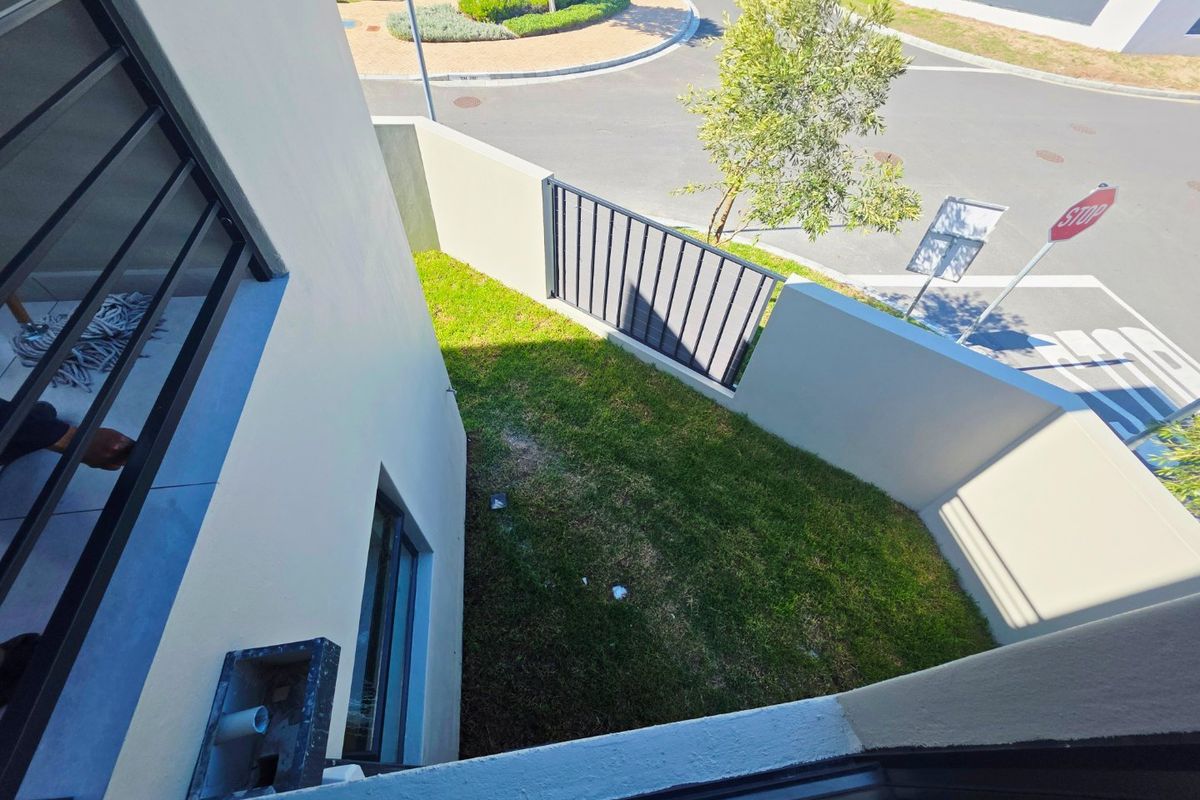 Premium Rental Home in Sought-After Sandown - Photo 2