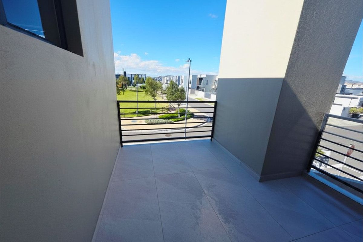Premium Rental Home in Sought-After Sandown - Photo 3