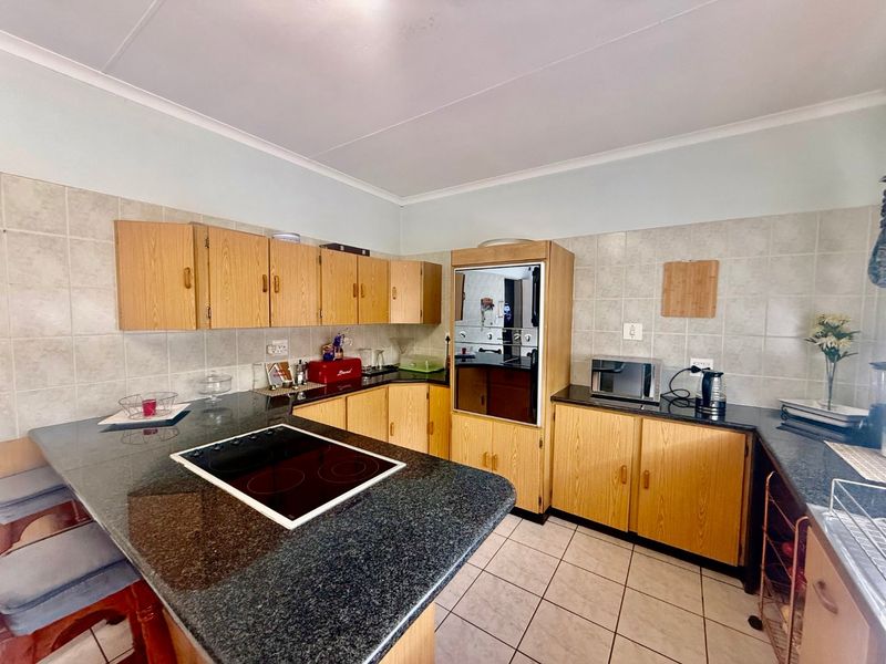 Everyday Comfort in Hartbeespoort - Photo 10