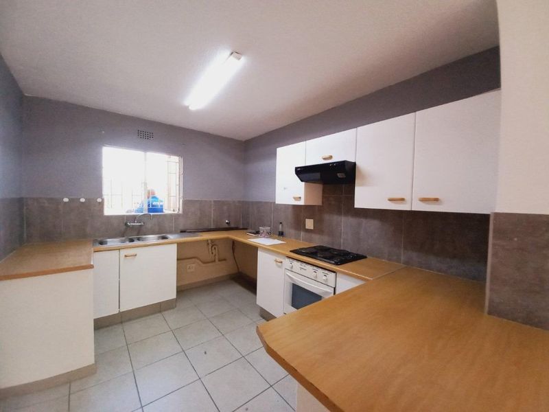 Two-Bedroom, 2 Bathroom Townhouse at Eagles Nest – Ground Floor - Photo 4