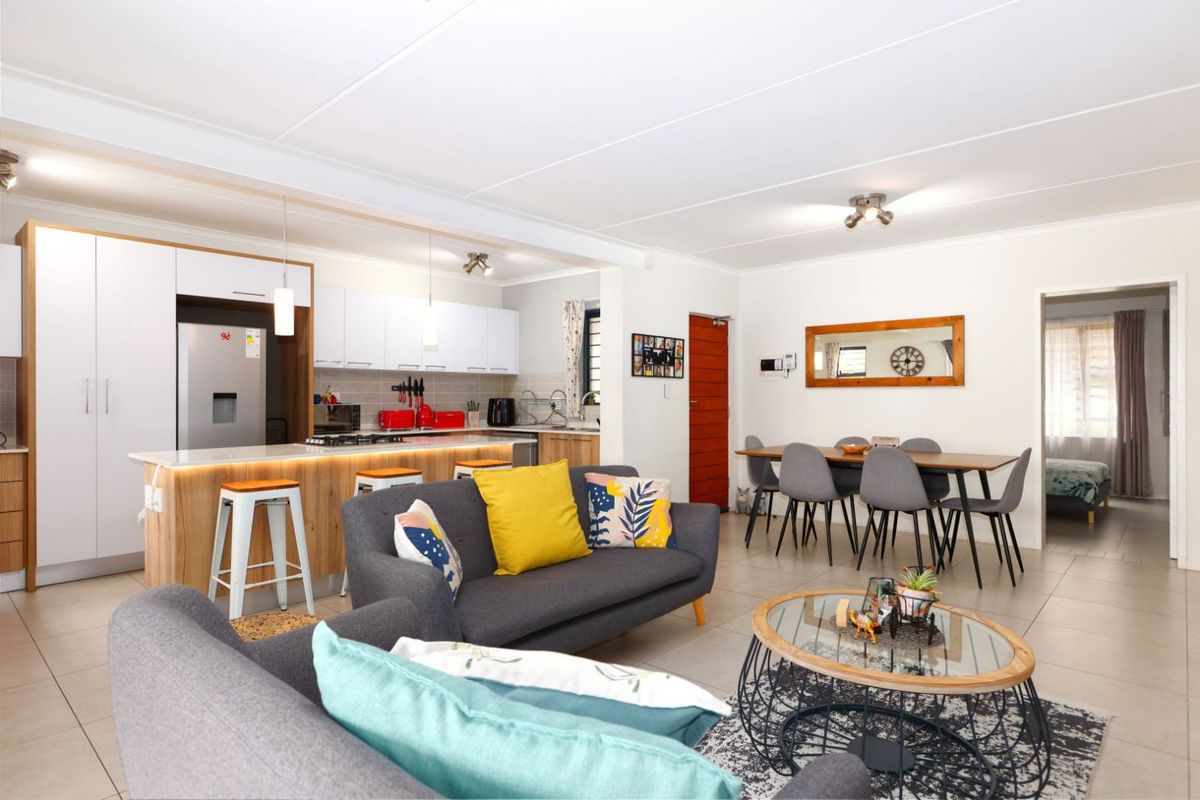 Stunning Modern Garden Unit  - Photo 2