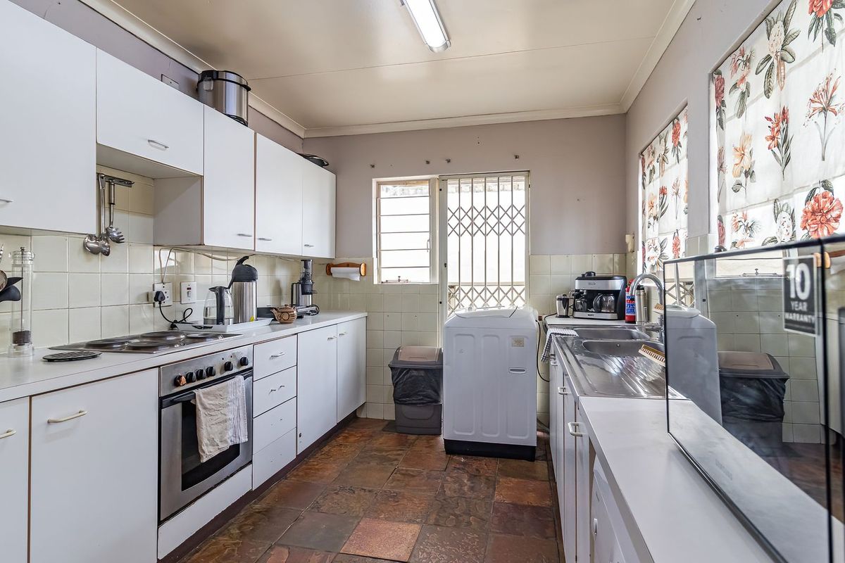 3 bedroom, 2 bathroom townhouse - Photo 4
