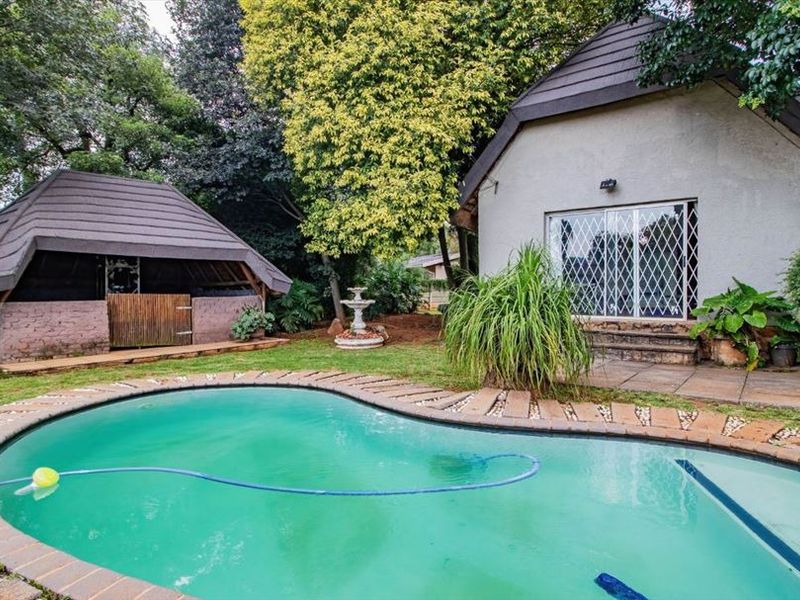 Spacious Family Home with Pool and Staff Quarters - Photo 3