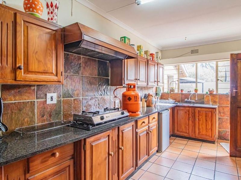 Spacious Family Home with Pool and Staff Quarters - Photo 1
