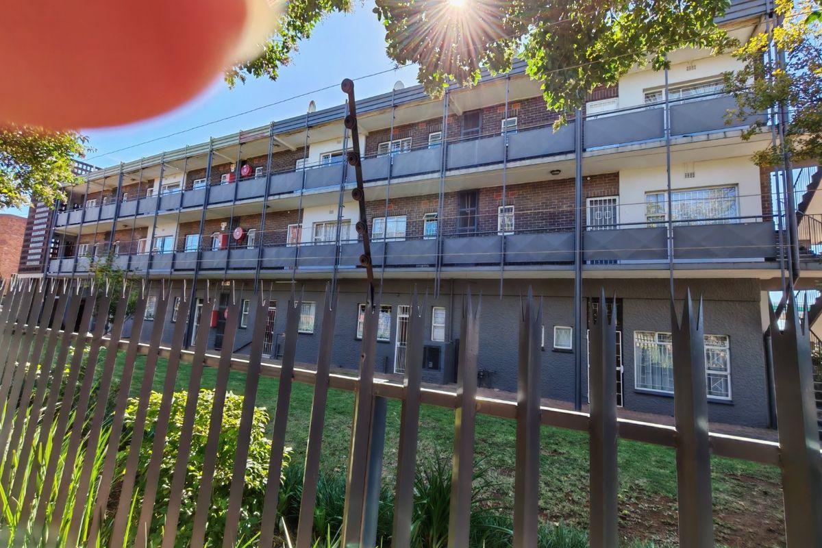 2 Bedroom Apartment for sale in Linden. - Photo 3