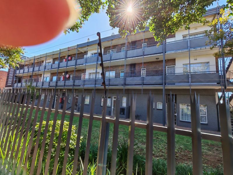 2 Bedroom Apartment for sale in Linden. - Photo 3