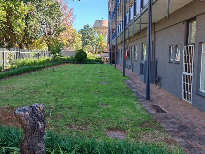 2 Bedroom Apartment for sale in Linden. - Photo 2