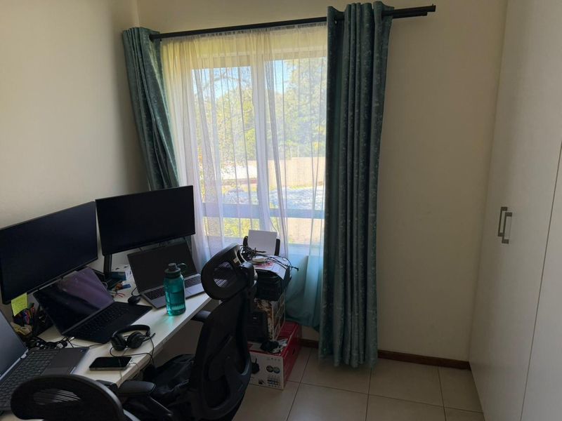 Modern 2-Bedroom Apartment in the Prestigious Jackal Creek Golf Estate - Photo 8