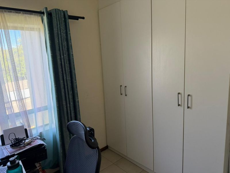 Modern 2-Bedroom Apartment in the Prestigious Jackal Creek Golf Estate - Photo 6