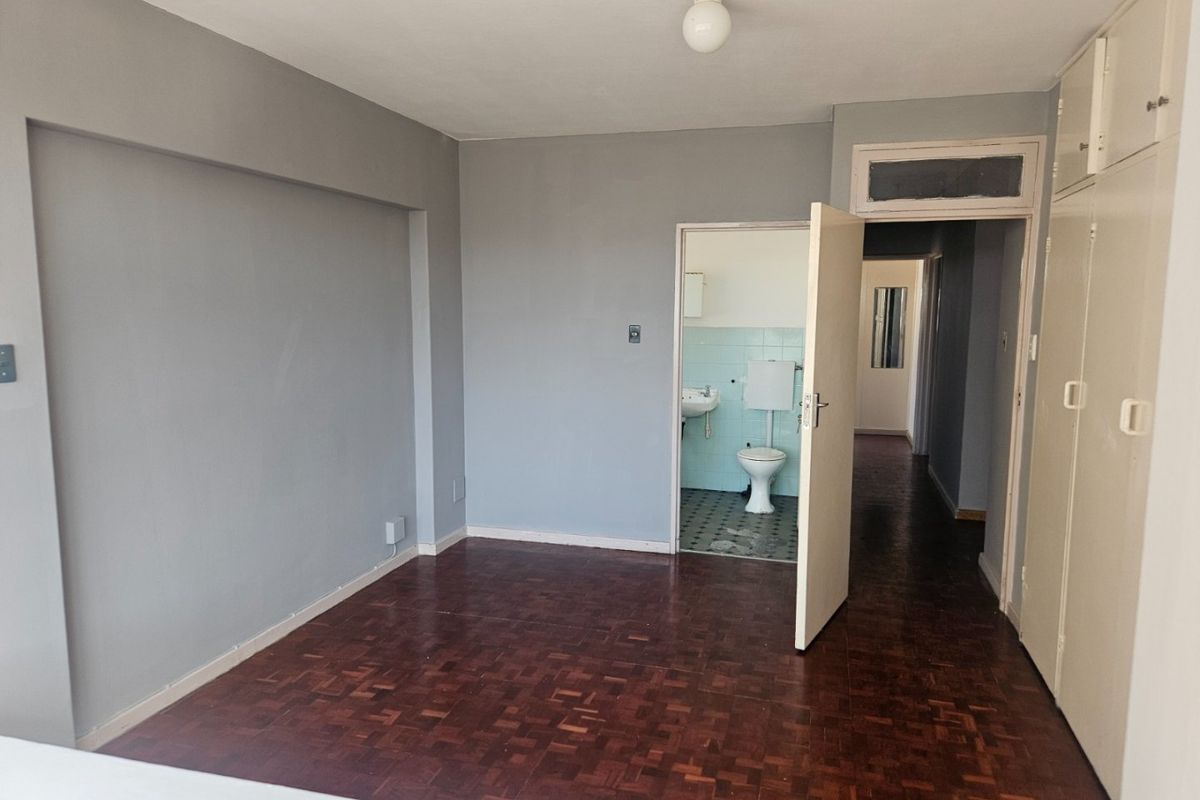 3 Bedrooms, 2 Bathrooms Apartment For Sale In Point, Durban - Photo 4