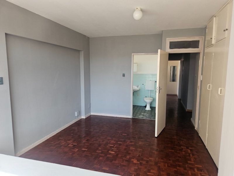 3 Bedrooms, 2 Bathrooms Apartment For Sale In Point, Durban - Photo 4