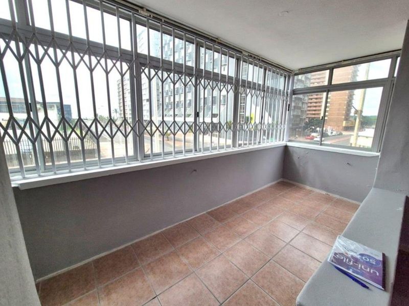 3 Bedrooms, 2 Bathrooms Apartment For Sale In Point, Durban - Photo 7
