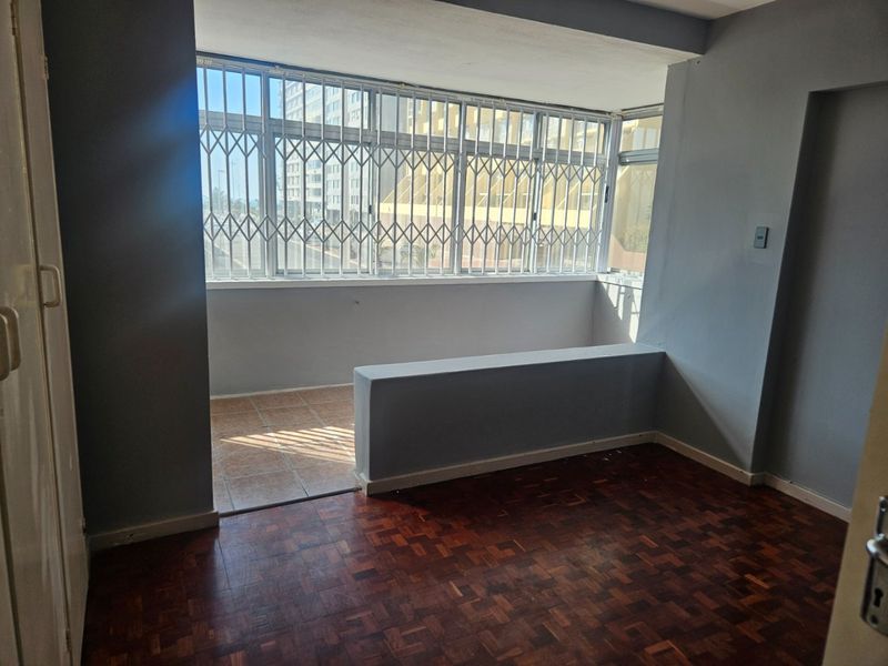 3 Bedrooms, 2 Bathrooms Apartment For Sale In Point, Durban - Photo 6