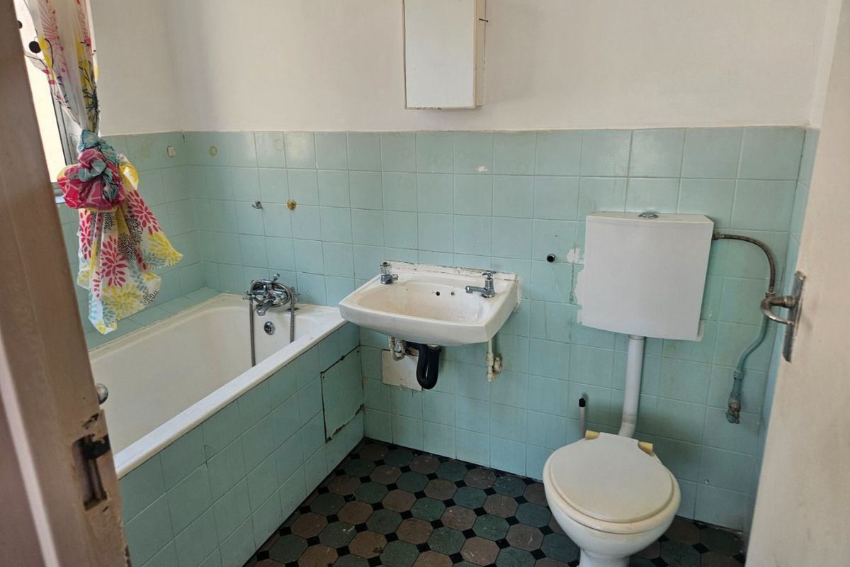 3 Bedrooms, 2 Bathrooms Apartment For Sale In Point, Durban - Photo 5