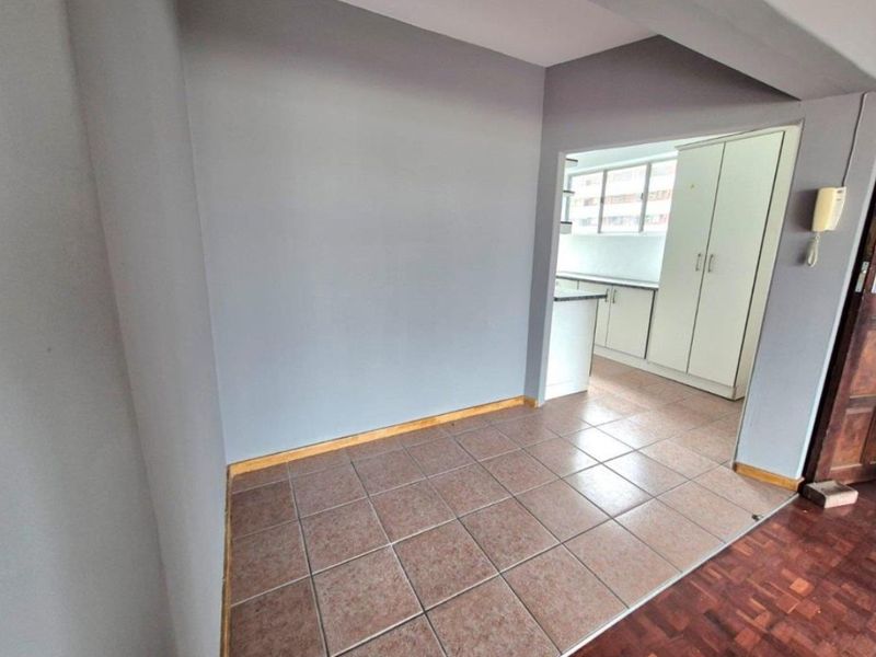 3 Bedrooms, 2 Bathrooms Apartment For Sale In Point, Durban - Photo 2