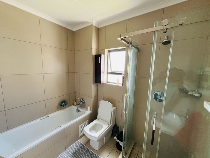 Two bedroom And 1 bathroom apartment  for rent in Midrand Call  us Now - Photo 7