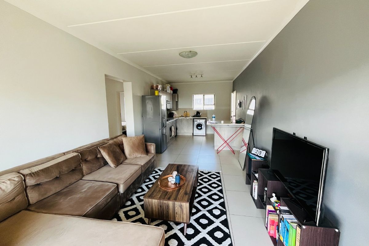 Two bedroom And 1 bathroom apartment  for rent in Midrand Call  us Now - Photo 2