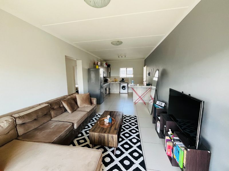 Two bedroom And 1 bathroom apartment  for rent in Midrand Call  us Now - Photo 2