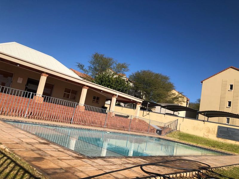 Spacious Leeuwenhof flat with pool access - Photo 4