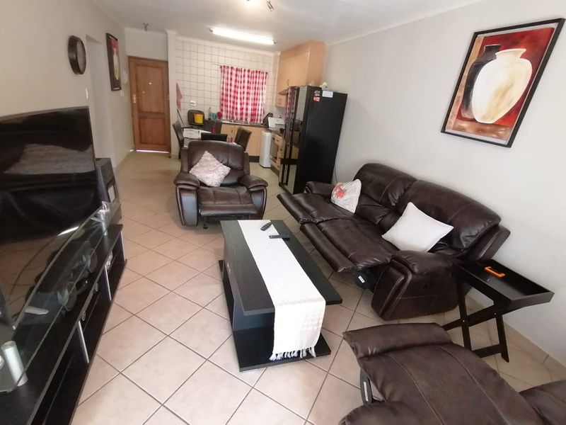 Spacious Leeuwenhof flat with pool access - Photo 10