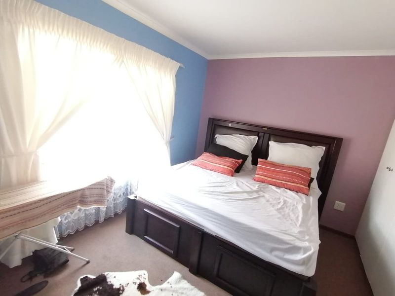 Spacious Leeuwenhof flat with pool access - Photo 9