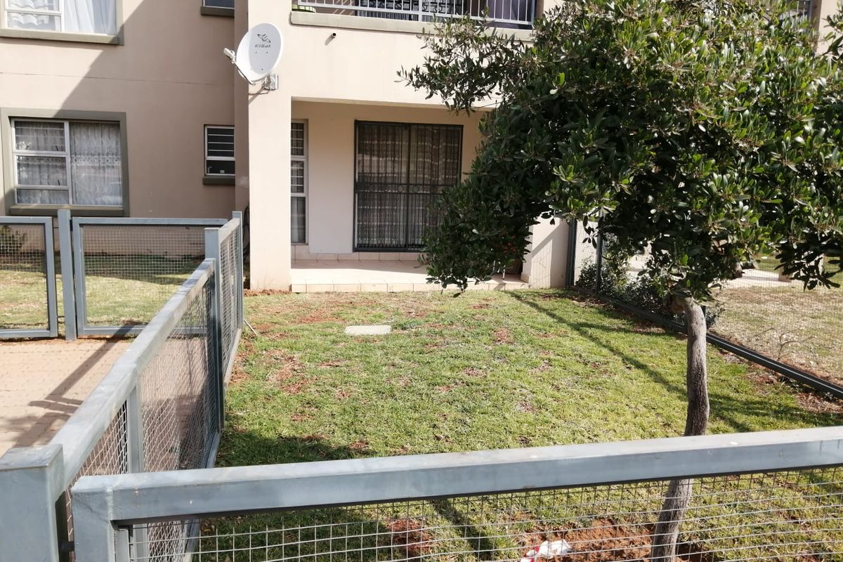 Spacious Leeuwenhof flat with pool access - Photo 3