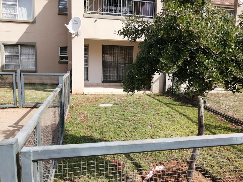 Spacious Leeuwenhof flat with pool access - Photo 3