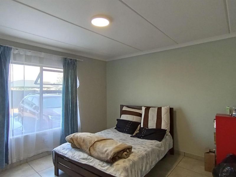 Ground floor Chic 2 Bedroom Apartment in Eveleigh, Boksburg - Photo 5