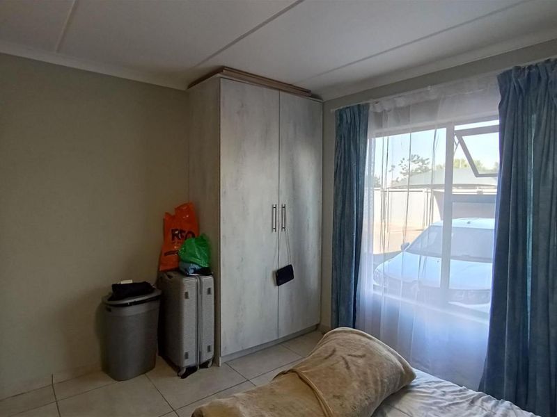 Ground floor Chic 2 Bedroom Apartment in Eveleigh, Boksburg - Photo 6