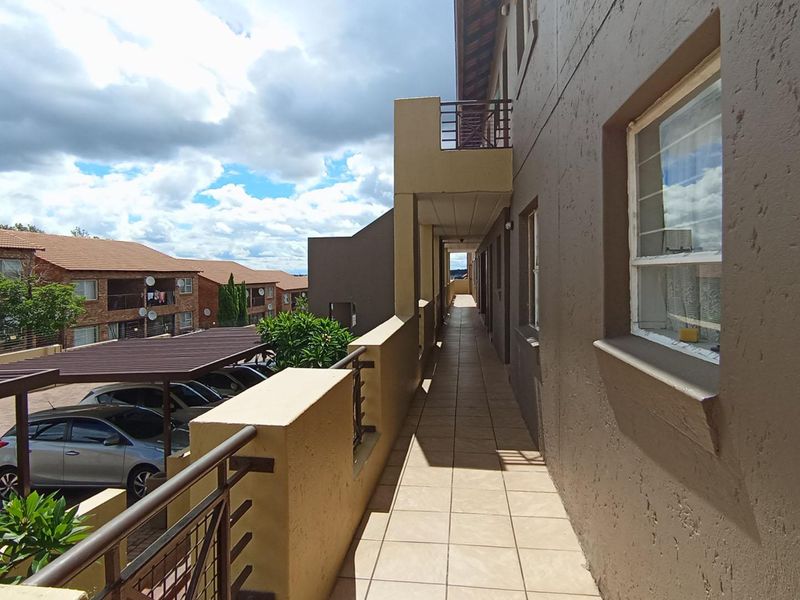 2-Bedroom Apartment with Balcony in San Pablo – Ideal Investment or First Home! - Photo 2