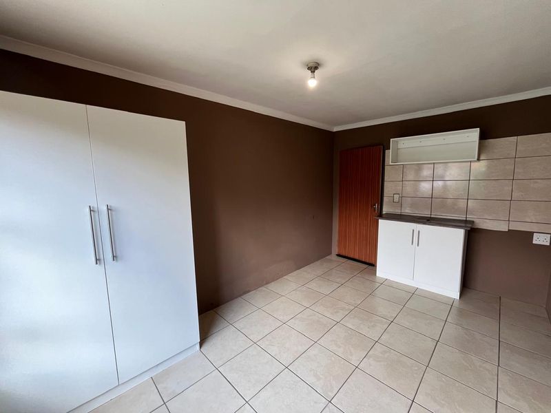 INVESTMENT PROPERTY FOR SALE - HIGH RENTAL INCOME OPPORTUNITY IN LOMBARDY EAST - Photo 5