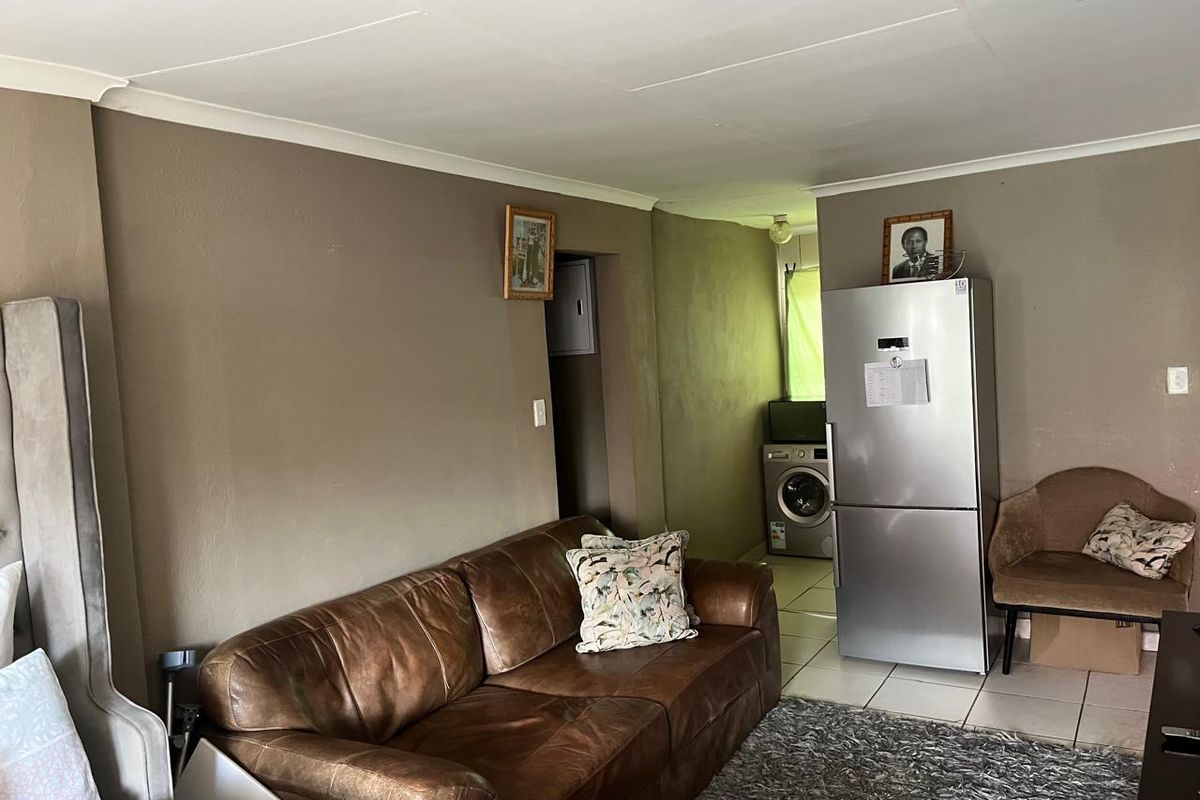 INVESTMENT PROPERTY FOR SALE - HIGH RENTAL INCOME OPPORTUNITY IN LOMBARDY EAST - Photo 4