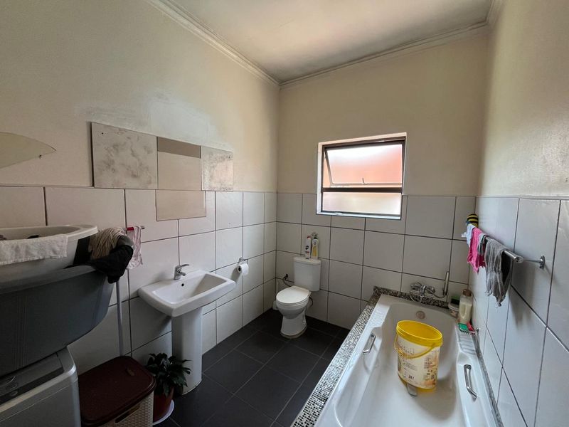 INVESTMENT PROPERTY FOR SALE - HIGH RENTAL INCOME OPPORTUNITY IN LOMBARDY EAST - Photo 9
