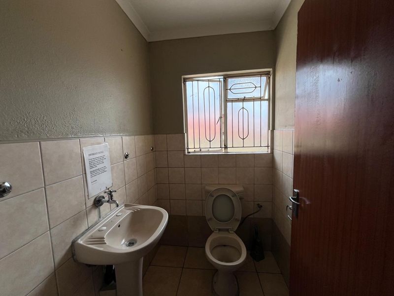 INVESTMENT PROPERTY FOR SALE - HIGH RENTAL INCOME OPPORTUNITY IN LOMBARDY EAST - Photo 7