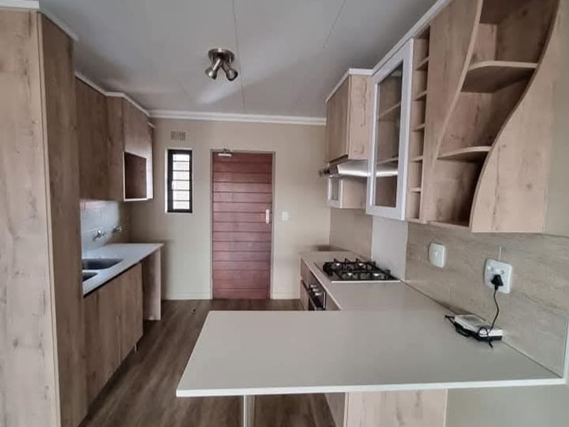 Modern 2-Bedroom Apartment in Roodepark Eco Estate - Photo 4