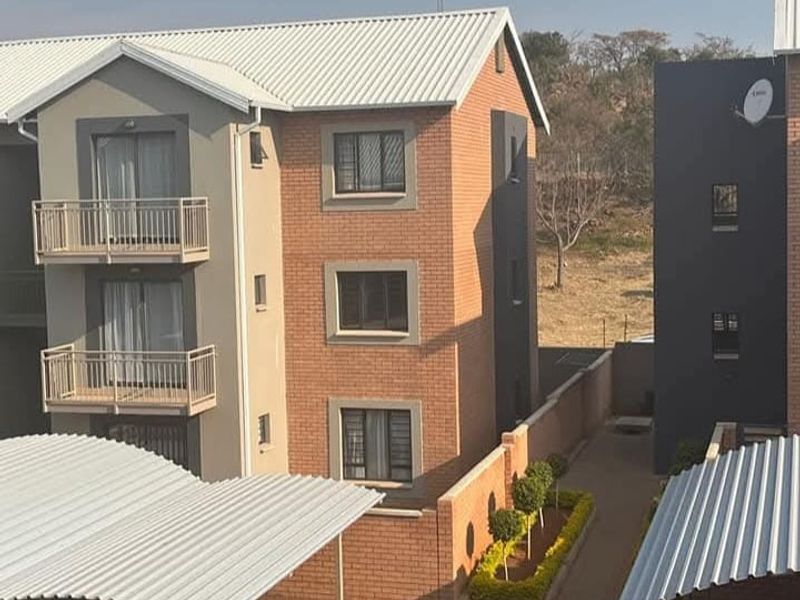 Modern 2-Bedroom Apartment in Roodepark Eco Estate - Photo 2